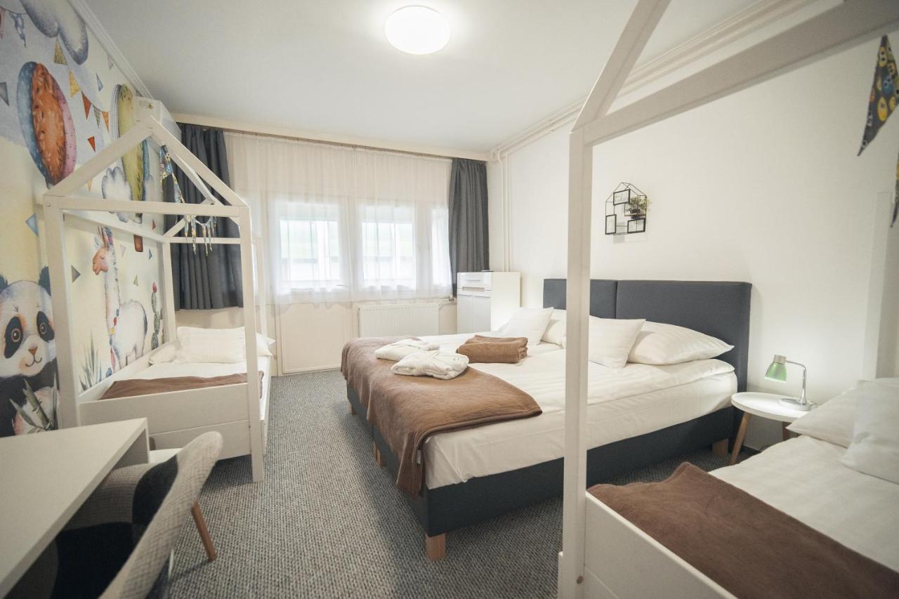 Hőforrás Hotel Gyula Esterno foto