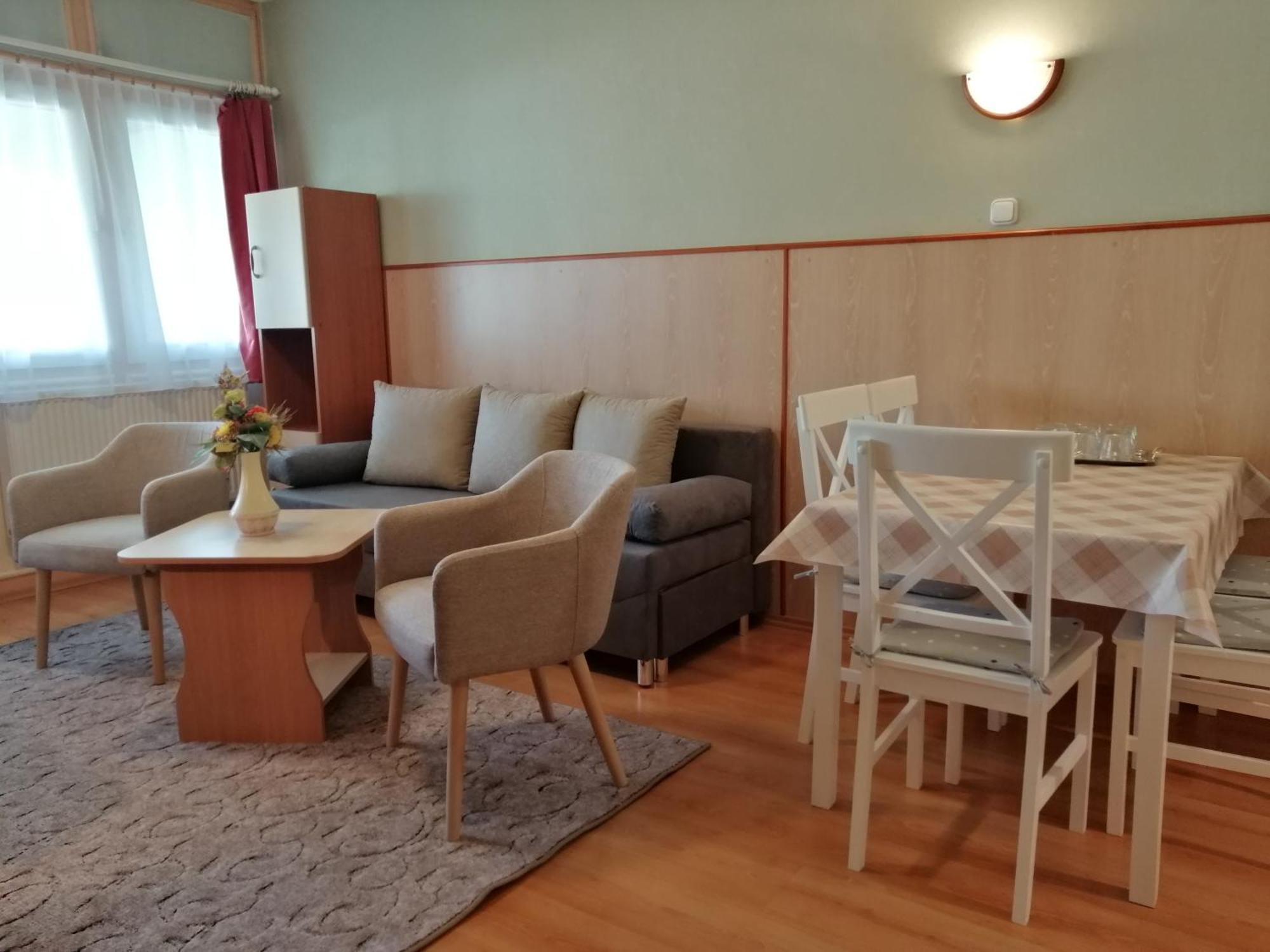 Hőforrás Hotel Gyula Esterno foto