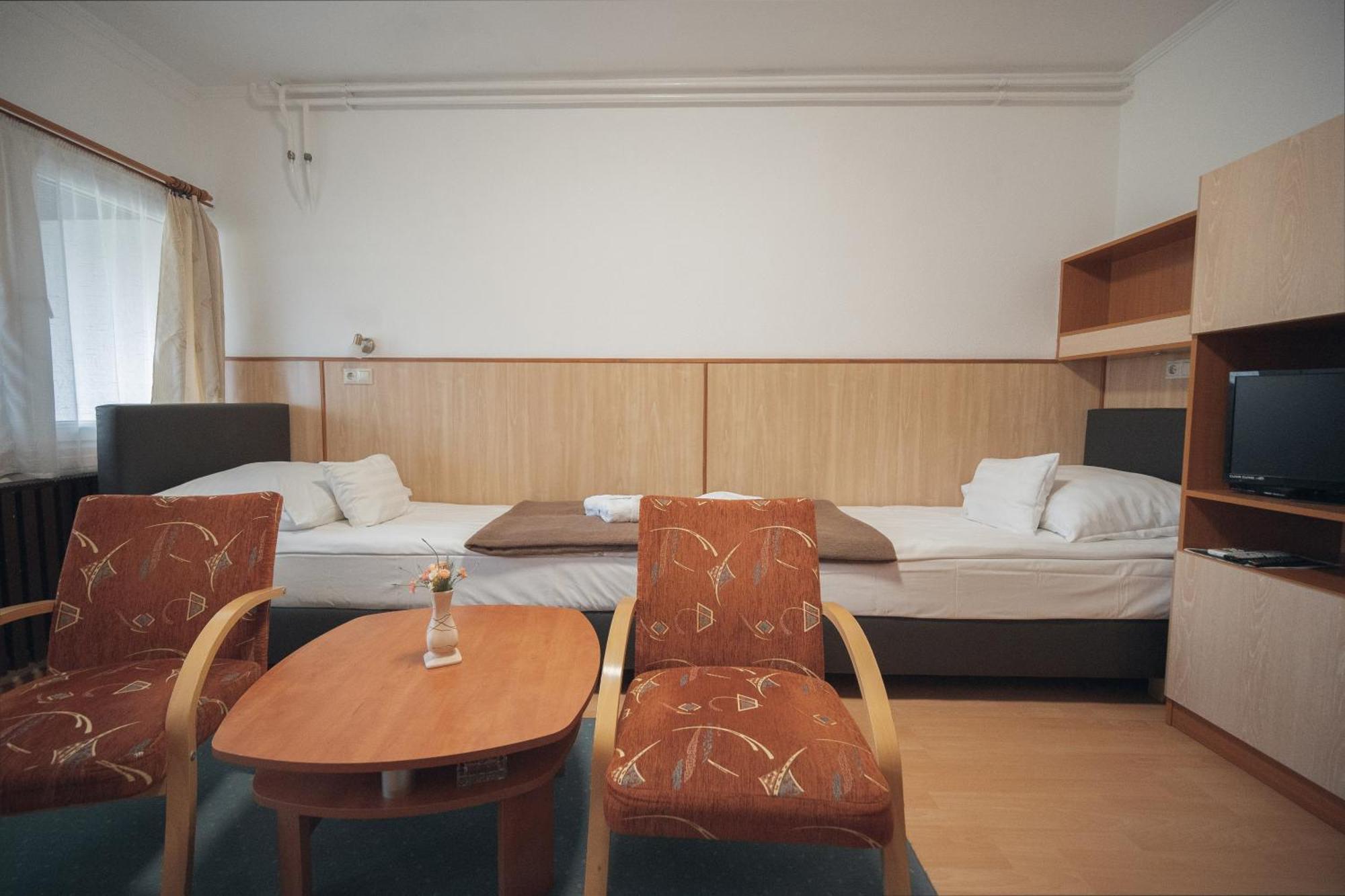 Hőforrás Hotel Gyula Esterno foto