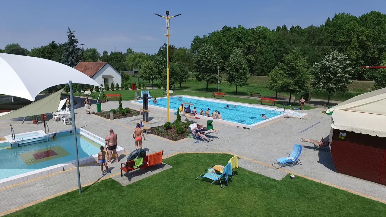 Hőforrás Hotel Gyula Esterno foto