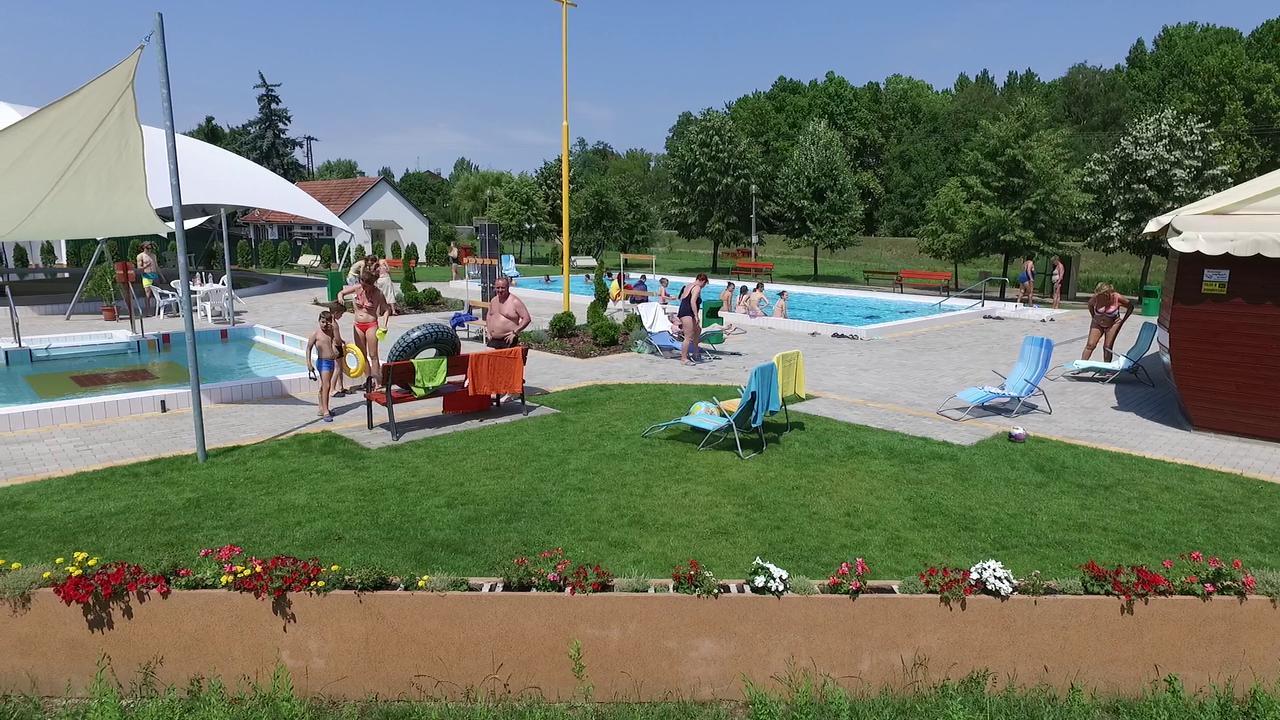 Hőforrás Hotel Gyula Esterno foto
