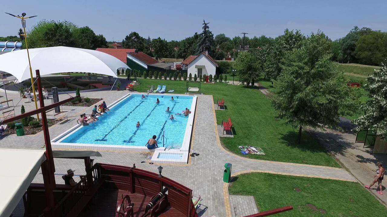 Hőforrás Hotel Gyula Esterno foto
