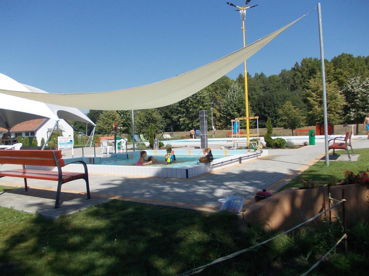 Hőforrás Hotel Gyula Esterno foto